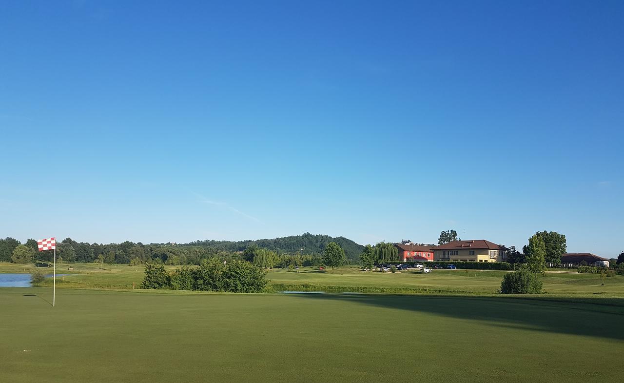 Locanda Ferro Uno, Golf Citta Di آستي المظهر الخارجي الصورة